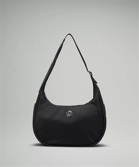 lululemon white shoulder bag.